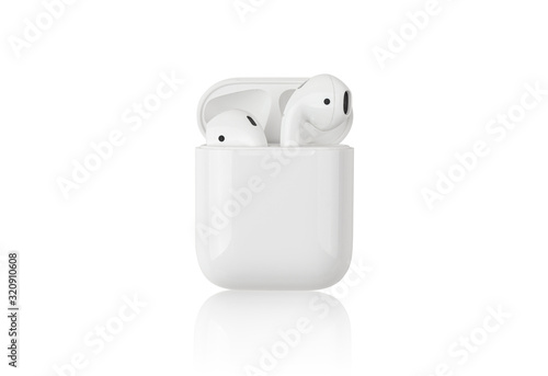 Fotomural Wireless headphones on a white background