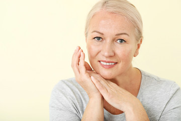 Poster - Beautiful mature woman with healthy skin on color background