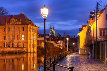Fototapete - Scenic view of Old town and Michelsberg monastery over the Regnitz river at night in Bamberg, Bavaria, Upper Franconia, Germany