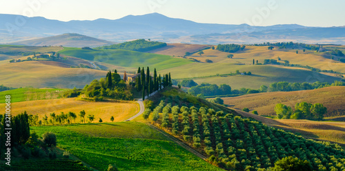 Cuadros en Lienzo Late summer aerial landscape of valley in Tuscany