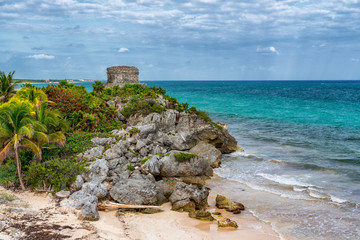 Wall Mural - Tulum Mayan ruins along the beach