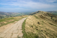 The Great Ridge Footpath In Peak District National Park Derbyshire England United Kingdom UK