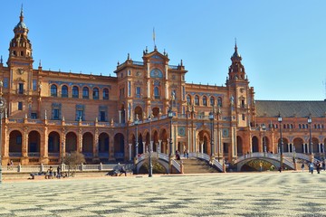 Wall Mural - veduta parziale di Plaza de España di Siviglia in Spagna. E' uno dei luoghi più rappresentativi della città per la sua affascinante bellezza architettonica in stile neo-moresca.