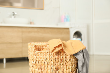 Canvas Print - Wicker basket with dirty laundry in bathroom