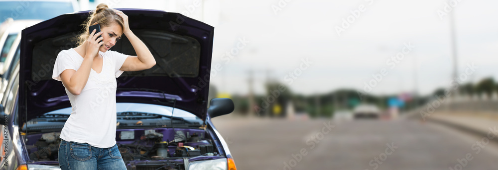 Woman Using Mobile Phone While Looking At Broken Down Car - obrazy, fototapety, plakaty 