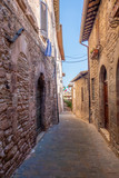Fototapeta Uliczki - Strade di Assisi, Perugia, Italia, in una soleggiata giornata estiva