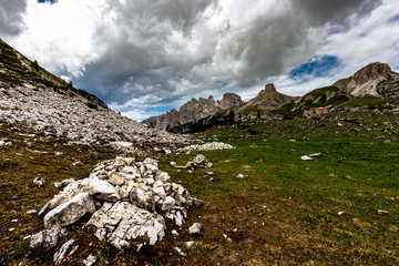 Mountain view Dolomite Alps Tre Cime Hiking Trail