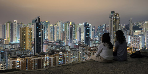 People enjoying night view of Sham Shui Po from Garden Hill in Hong Kong　香港・深水埗の夜景を嘉頓山から観る人々