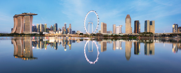 Canvas Print - Singapore cityscape at dusk. Landscape of Singapore business building around Marina bay. Modern high building in business district area at twilight.