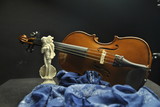 Fototapeta  - violín, estatua venus y fular