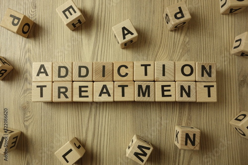 Fotomural Text addiction treatment from wooden blocks