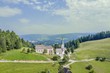 © Ales Petric/Wirestock - Amazing shot of the Lese church in Slovenia in  a valley
