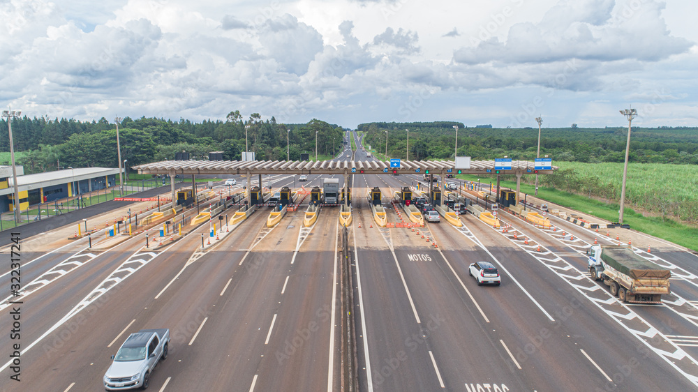 Aerial image highway toll plaza and speed limit, view of automatic paying lanes, non-stop. - obrazy, fototapety, plakaty 