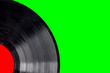 Schallplatte (LP) mit rotem Label auf grünem Untergrund , copy space