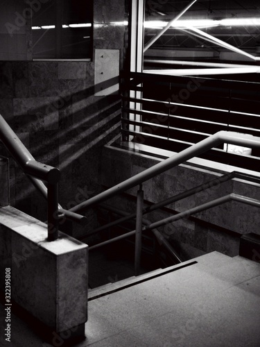 Dekoracja na wymiar  schody-monochromatyczne