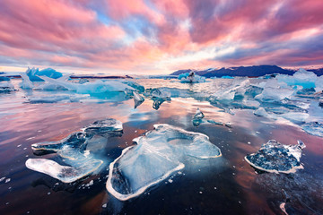 Wall Mural - Incredible landscape with icebergs in Jokulsarlon glacial lagoon. Vatnajokull National Park, southeast Iceland, Europe.