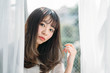 © Hiroyuki - 春 夏 窓際 ストレートヘア ロングヘア 女性