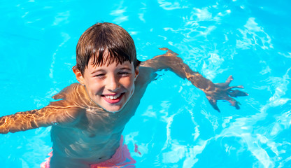 Child playing in the swimming pool