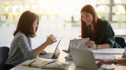 Canvas Print - cropped shot of team application developer briefing on ui project
