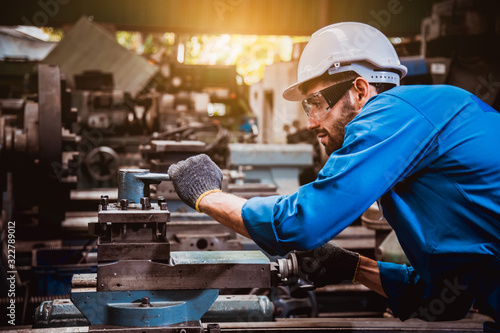 Cuadros en Lienzo The Industry engineering wearing safety uniform control operating lathe grinding machine working in industry factory