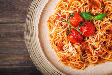 Wall Mural - Spashetti pasta with tomato sauce and baked tomatoes cherry