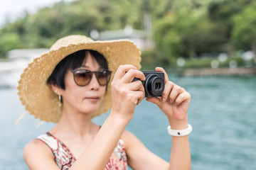 Canvas Print - woman with hat take a pictures