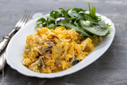 Fotomural cod fish with mashed eggs on the dish on ceramic background