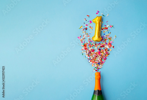 Cuadros en Lienzo 1st anniversary champagne bottle balloon pop