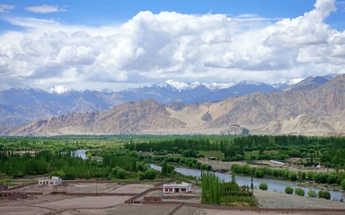 Wall Mural -  Indus river with bare mountains behind next to Leh, Ladakh
