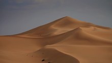 Sand Dunes Hongoryn Els In Heat Haze, Gobi Desert, Mongolia, 4k