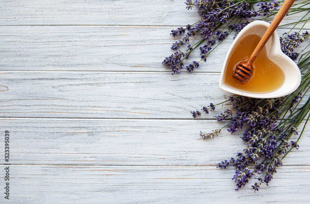 Bowl of honey with lavender - obrazy, fototapety, plakaty 