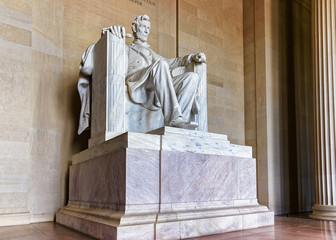 Wall Mural - Statue of president Abraham Lincoln in Washington DC