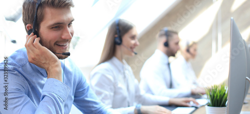 Fotografía Portrait of call center worker accompanied by his team
