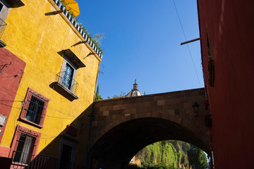 Wall Mural - Streets and facades in San Miguel de Allende, Guanajuato, Mexico. A colonial-era city in the upper central area of ​​Mexico, it is known for its baroque architecture, and its cultural festivals.