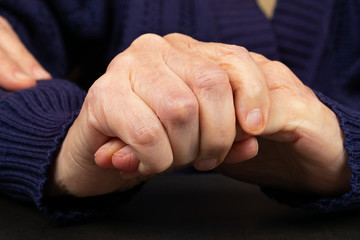 Canvas Print - Wrinkled elderly hands