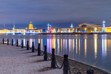 Wall Mural - View of the Admiralty Embankment in St. Petersburg, Russia