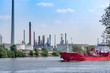 Petrolchemie mit Chemietanker von der Kattwykbrücke in Hamburg aus gesehen