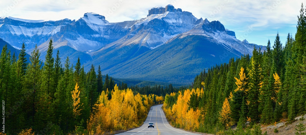 Panorama view road 93 beautiful "Icefield Parkway" in Autumn Jasper National park,Canada - obrazy, fototapety, plakaty 