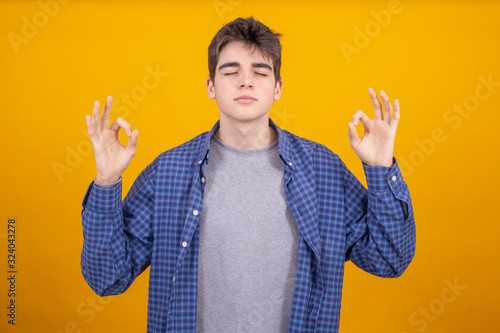 Fotografía young teenager or student boy isolated on color background