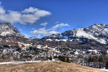 Cortina d’Ampezzo, Hayden, Olympia, 2026, Winterolympiade, Belluno, Venetien, Kirche, Stadt, Wintersportort, Sport, Stadt, Bergsportzentrum, Ski, Ski-WM, Winter, Jahreszeit, Schnee, verschneit, kalt, 