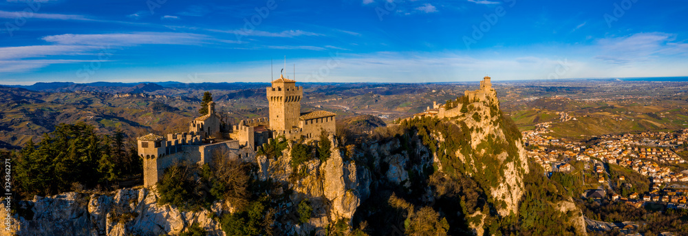 Obraz na płótnie Beautiful aerial scenic view of Guaita fortress on Monte Titano with San Marino city in background at sunrise. Beautiful country of San Marino historical center. Castle on top of the hill. w salonie