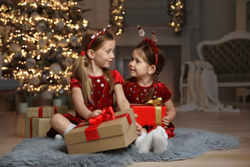 Poster - Cute little children with Christmas gifts in living room