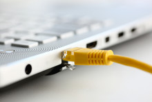The Network Connector Is Inserted Into The Laptop. The LAN Constructor Deconstructs The Connection Of Clients To The Internet On The Basis Of Xpon And Adsl
