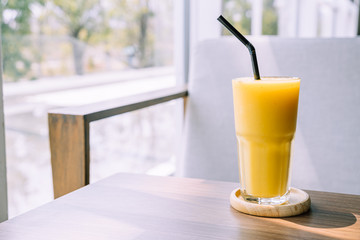 Canvas Print - mango smoothie glass in cafe