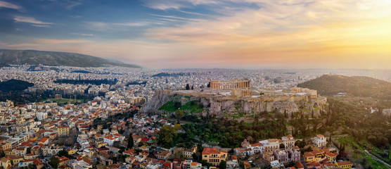 Fototapete - Panorama der Skyline von Athen, Griechenland, mit Akropolis, der Altstadt Plaka und urbane Stadtlandschaft bis zur Küste bei Sonnenuntergang