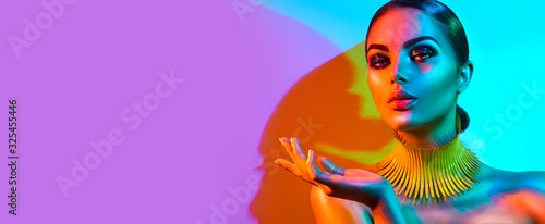 Cuadros en Lienzo High Fashion model woman portrait in colourful bright neon lights, beautiful party girl with trendy make-up, manicure, hairstyle