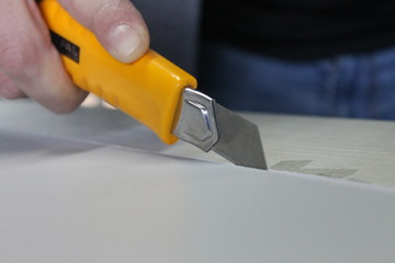 Cutting paper with knive