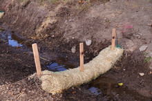 The Use Of Straw Wattles (straw Worms, Bio-logs, Straw Noodles). Land Drainage Works.