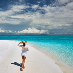 Poster - Woman with sun hat on tropical beach