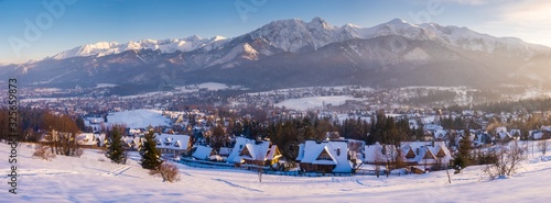 Dekoracja na wymiar  zimowa-panorama-tatr-wysokich-i-zakopanego-w-polsce